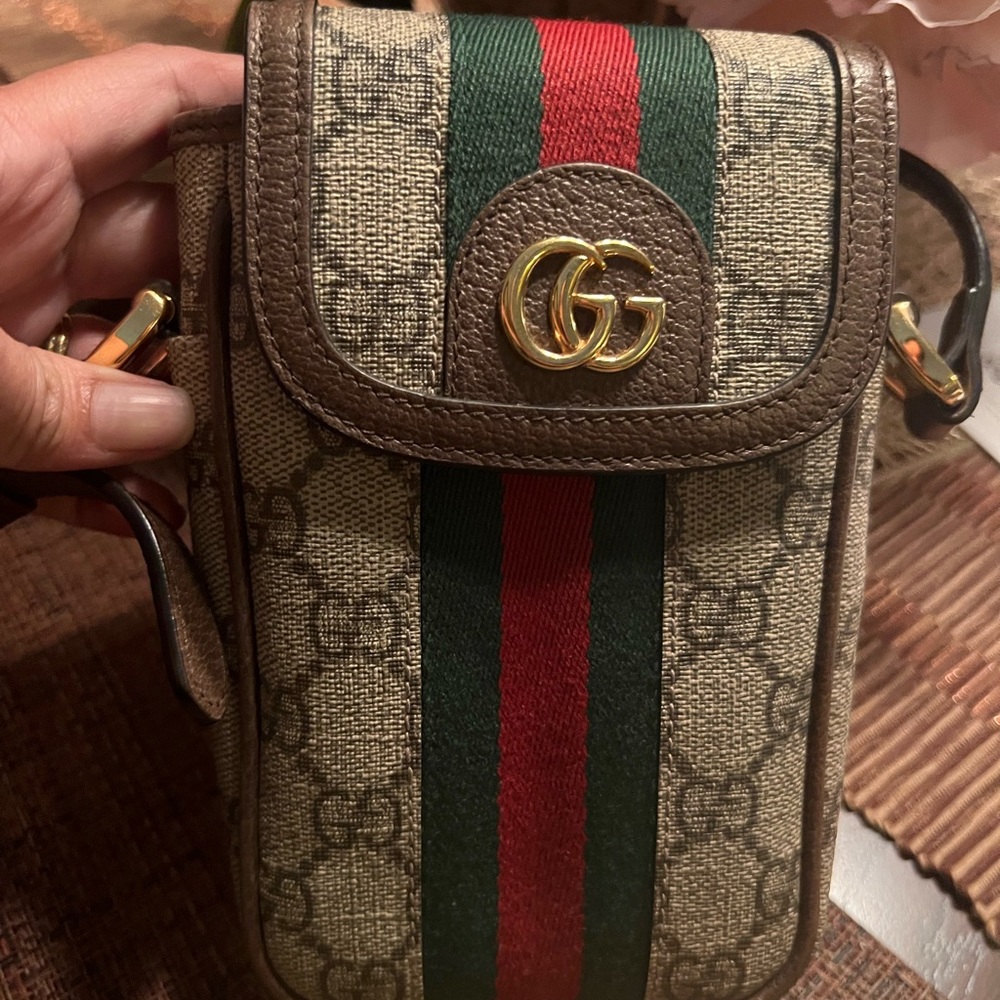 Gucci crossbody bag. I no longer want this style.